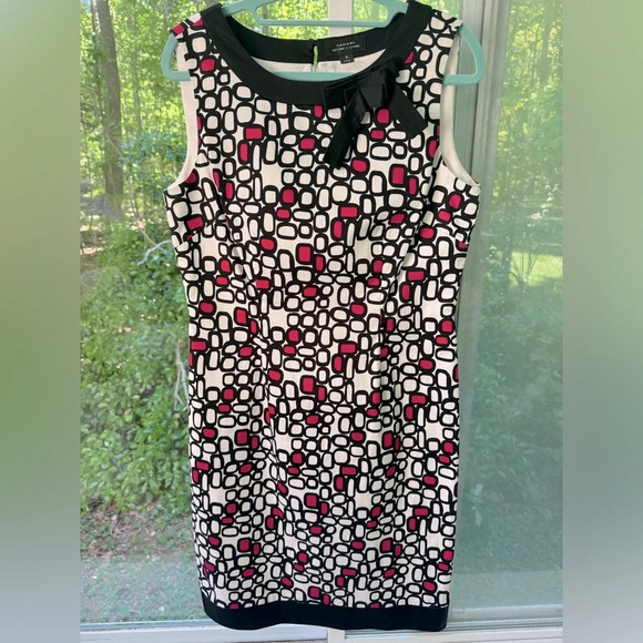 Tahari Dresses & Skirts - TAHARI 6 Pink, Black & White geometric design fitted dress. Excellent condition